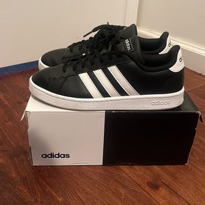 Adidas Mens sneakers size 9 used